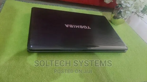 Laptop Toshiba Satellite C850 6GB Intel Core i7 HDD 500GB · Photo 1