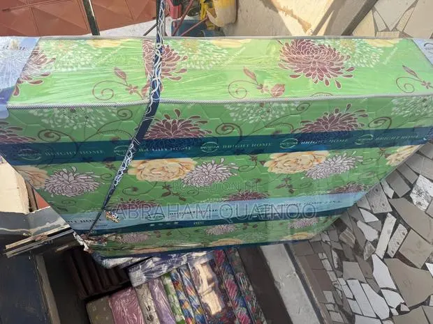 12inches Queen Size Mattress for Sale · Photo 1