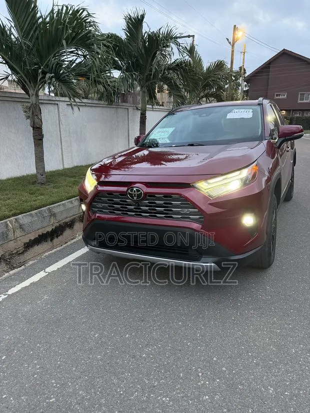 Toyota RAV4 Limited 2022 Red · Photo 1