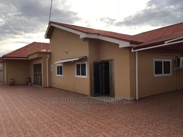 5 Bedrooms House for Rent Spintex · Photo 1