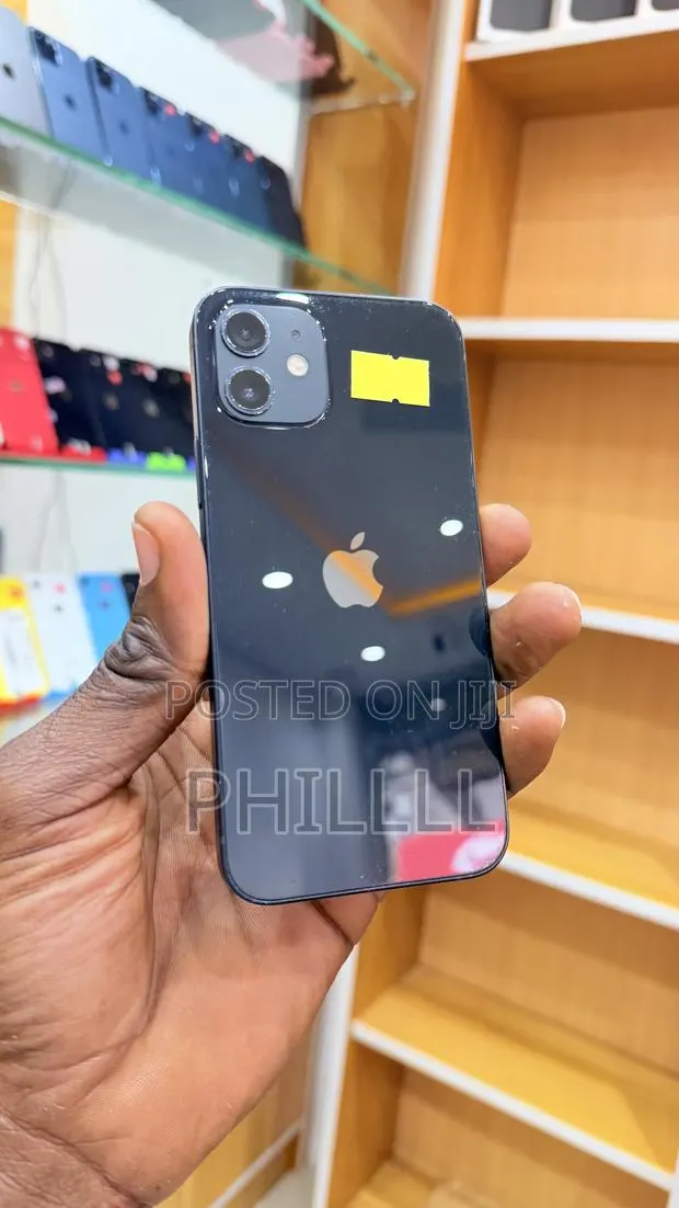 Apple iPhone 12 128 GB Black · Photo 1