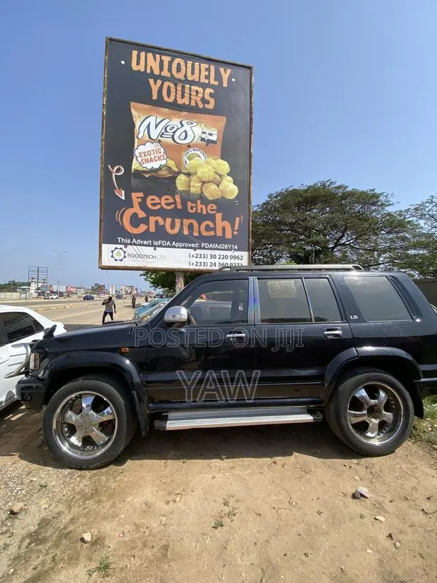Isuzu Trooper 2002 Black · Photo 1