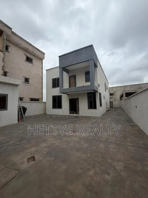 5bdrm House in Melcom for sale · Photo 1