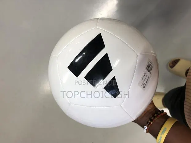 Adidas All-Weather Ball · Photo 1