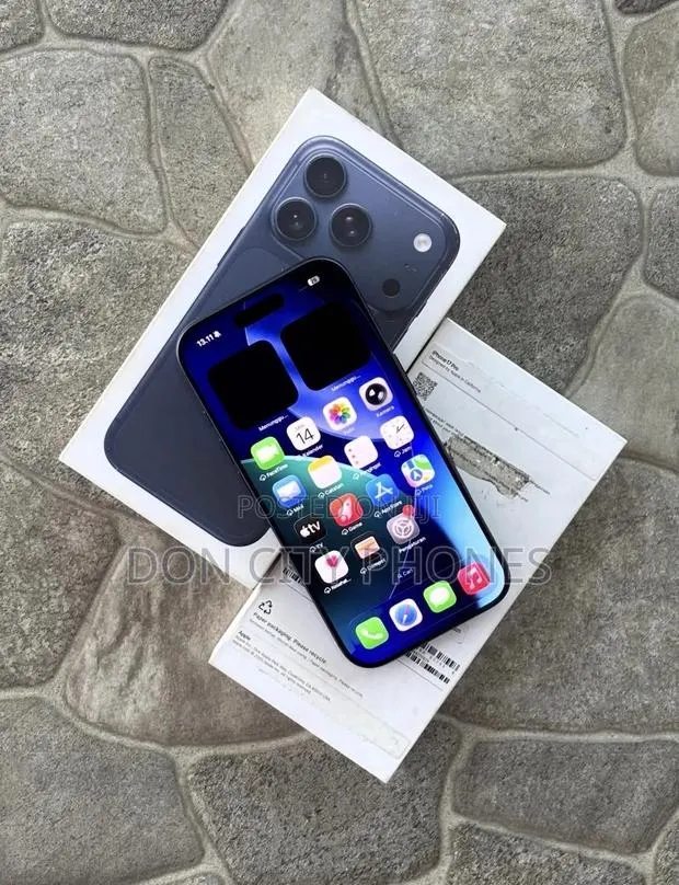 Apple iPhone 17 Pro Max 256 GB Blue · Photo 1