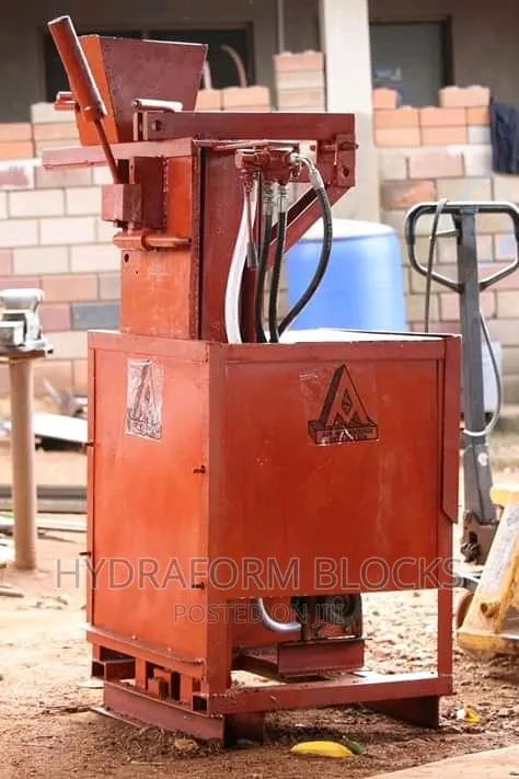 Hydraform Machine. · Photo 1