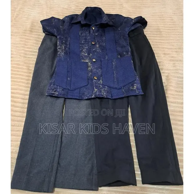 Neatly Used Boys Clothes Top and 2 Trousers 4 Years · Photo 1