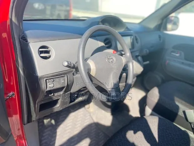 Toyota Sienta 1.5 FWD 2013 Red · Photo 3