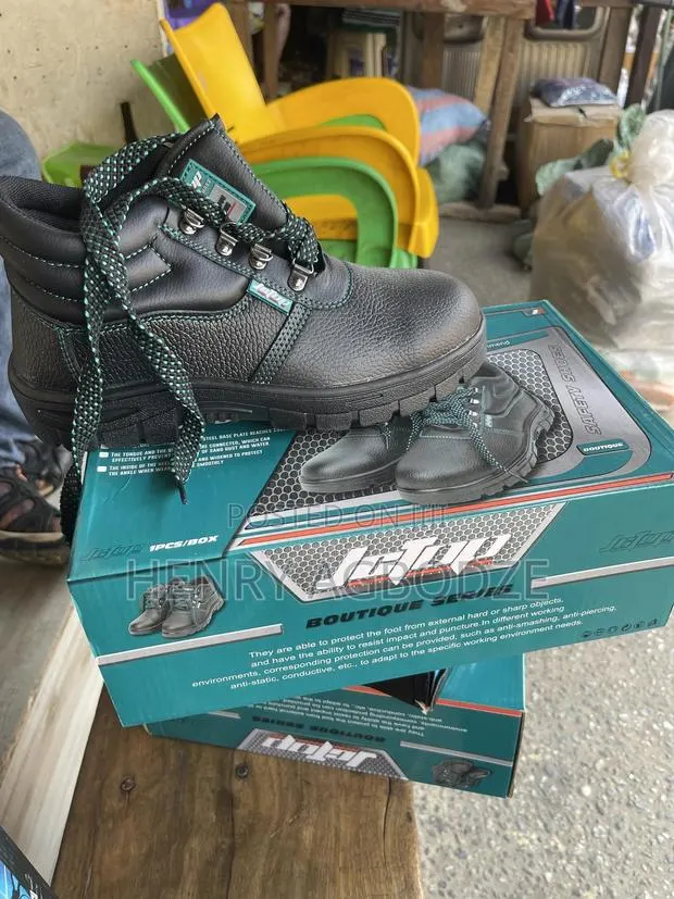 Safety Shoe · Photo 1