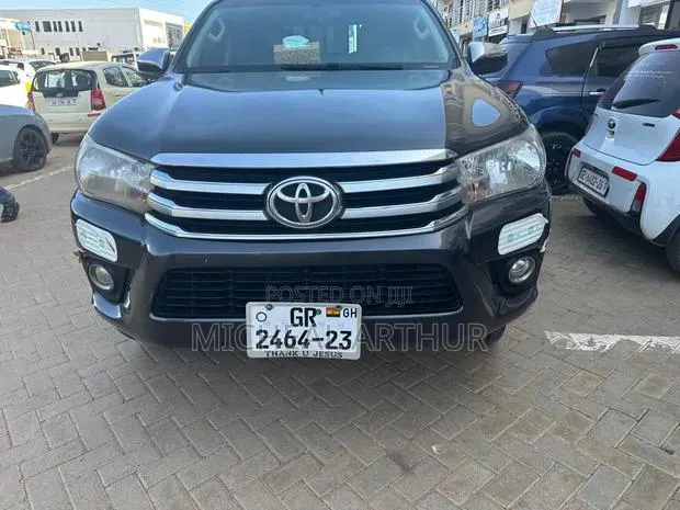 Toyota Hilux 2017 Gold · Photo 1