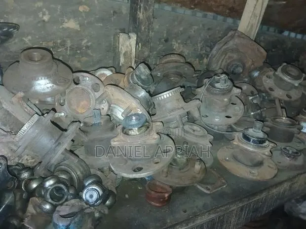 Dealer in All Kinds of Saloon Cars Back Hubs · Photo 1