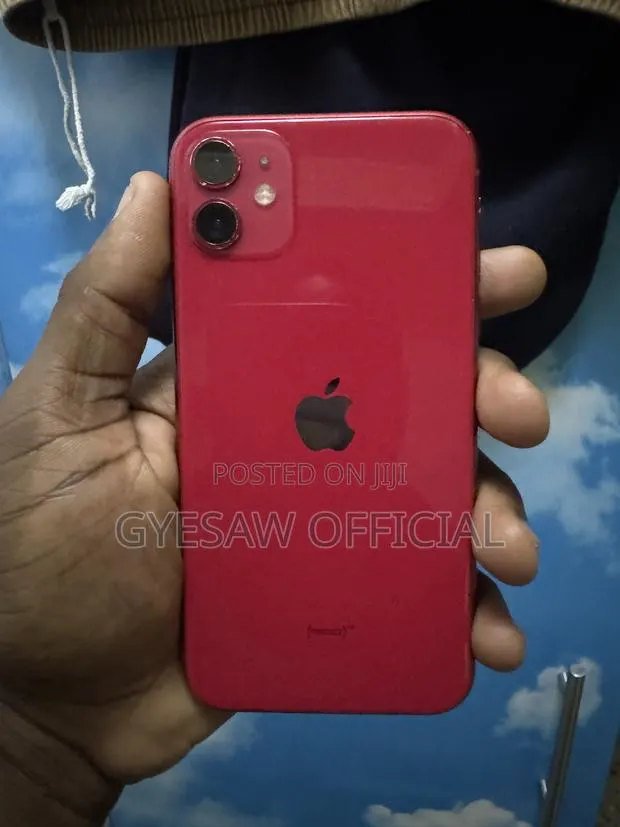 Apple iPhone 11 64 GB Red · Photo 1