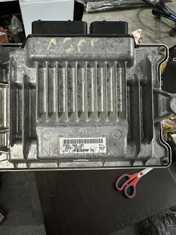 2017-21 Honda Civic/Accord/CRV Control Board/Ecu · Photo 1