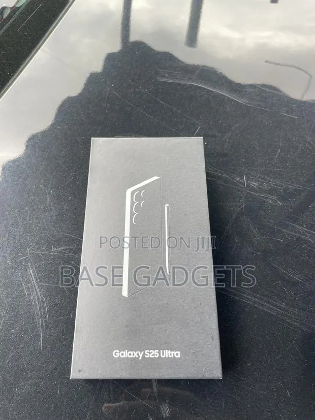 New Samsung Galaxy S25 Ultra 1 TB Black · Photo 1