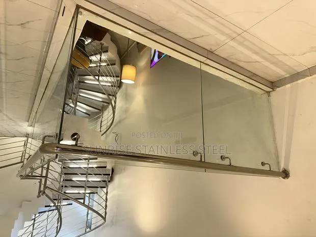 Stainless Frameless Design · Photo 1
