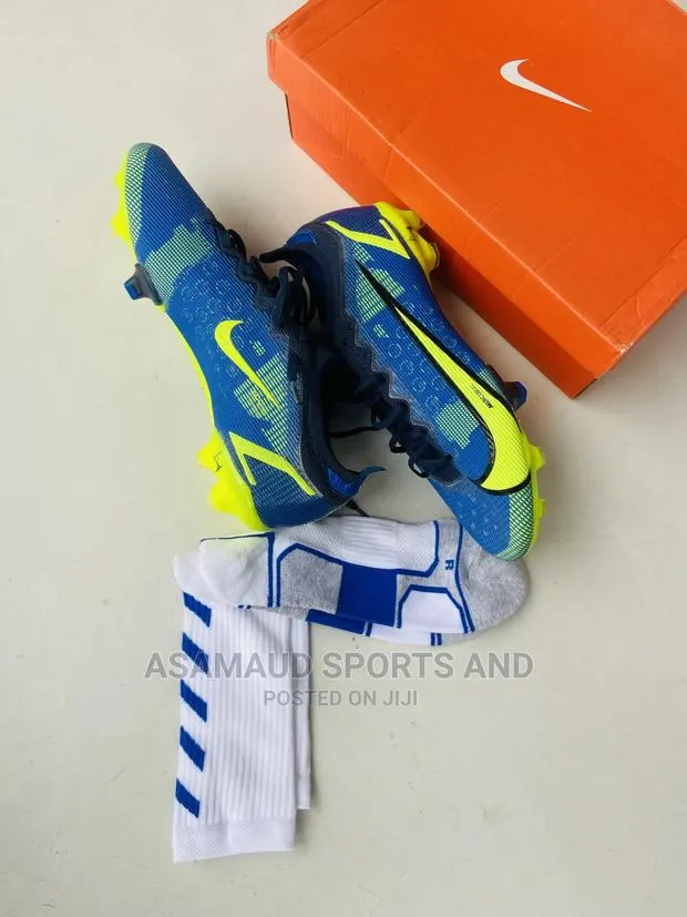 Original Football Boot Fresh in Box at Cool Price · Photo 1
