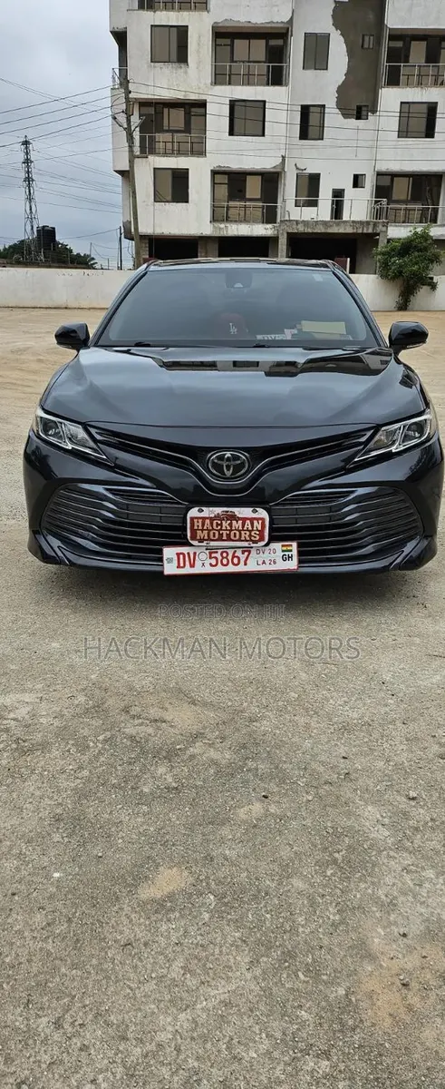 Toyota Camry LE FWD 2020 Black · Photo 1