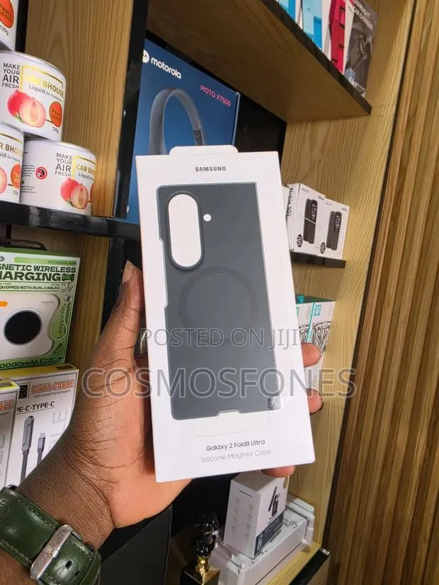 Samsung Galaxy Fold 8 Ultra · Photo 1