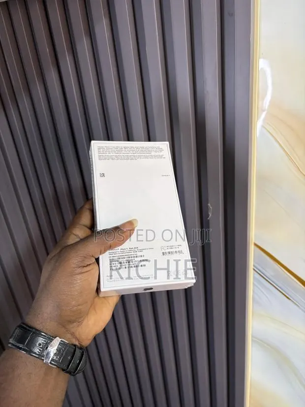 New Apple iPhone 11 64 GB · Photo 4