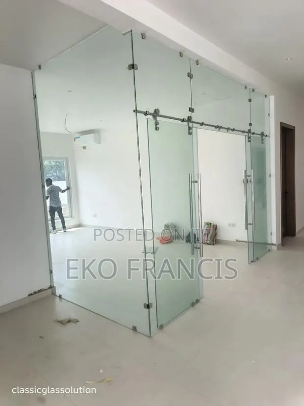 Partition Glass C.G.S · Photo 1