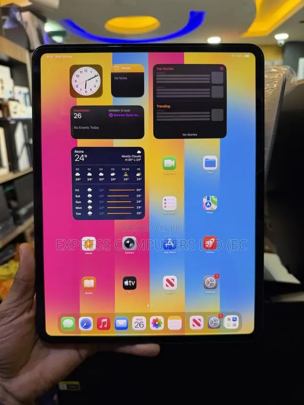 Apple iPad Pro 13 (2025) 256 GB Silver · Photo 1
