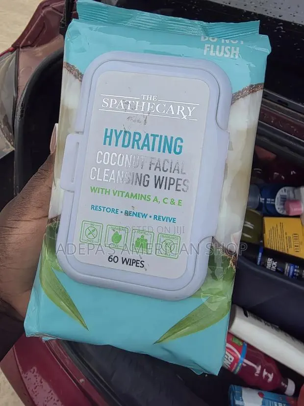 Hydrating Coconut Facial Cleaning Wipes · Photo 1