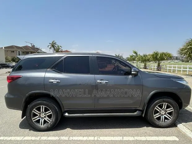 Toyota Fortuner 2.7 AWD 2017 Gray · Photo 1