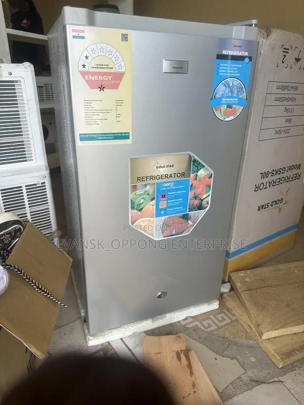 Gold Star Table Top Refrigerator · Photo 1