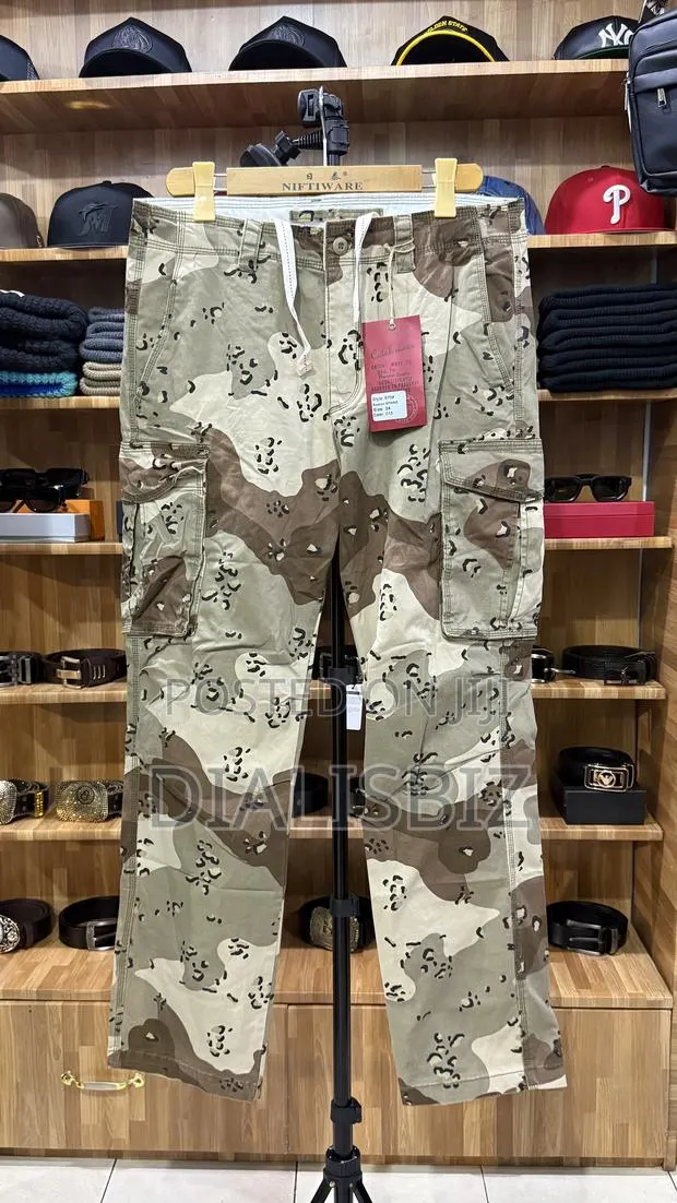 Camouflage Cargo Pants · Photo 1