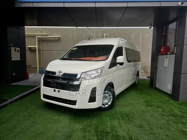 Toyota HiAce 2022 White · Photo 1