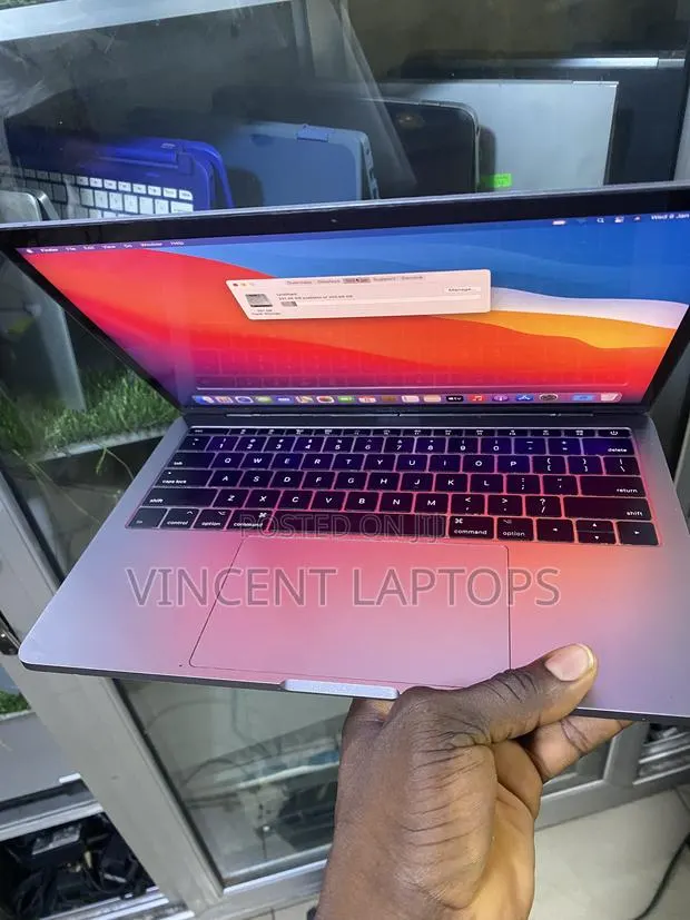Laptop Apple MacBook Pro 2017 8GB Intel Core i5 SSD 256GB · Photo 1