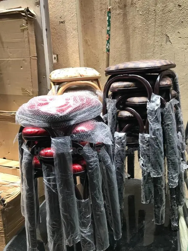 Modern Stool · Photo 1