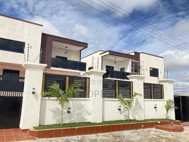4bdrm Duplex in Sokoban Kwanwoma., Kumasi Metropolitan for sale · Photo 1