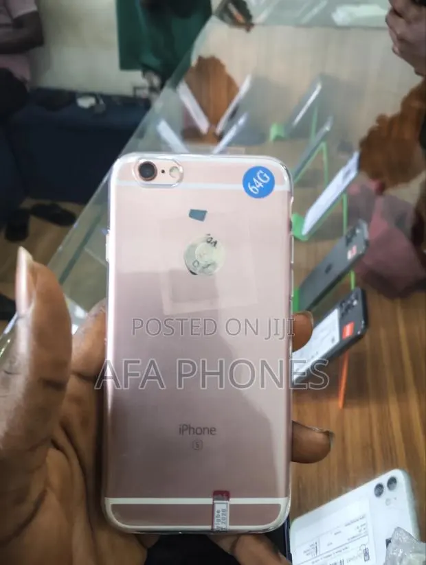 Apple iPhone 6s 64 GB Gold · Photo 1