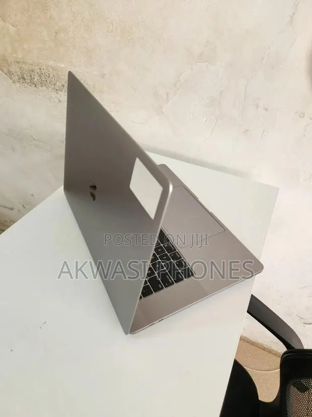New Laptop Apple MacBook Pro 2019 16GB Intel Core i7 SSD 512GB · Photo 1