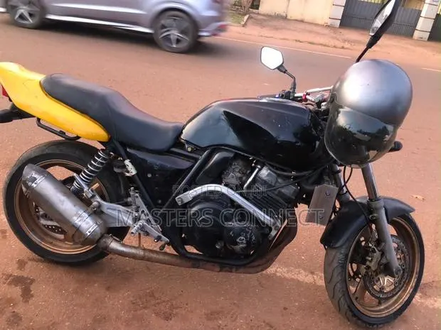 Honda CB 2006 Black · Photo 1