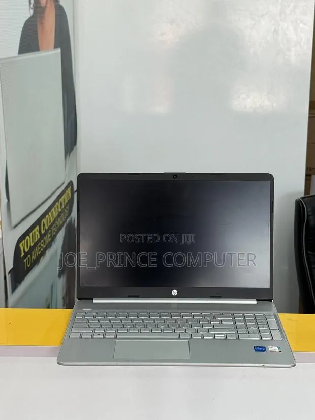 Laptop HP 15-dy1032wm 8GB Intel Core i7 SSD 256GB · Photo 1