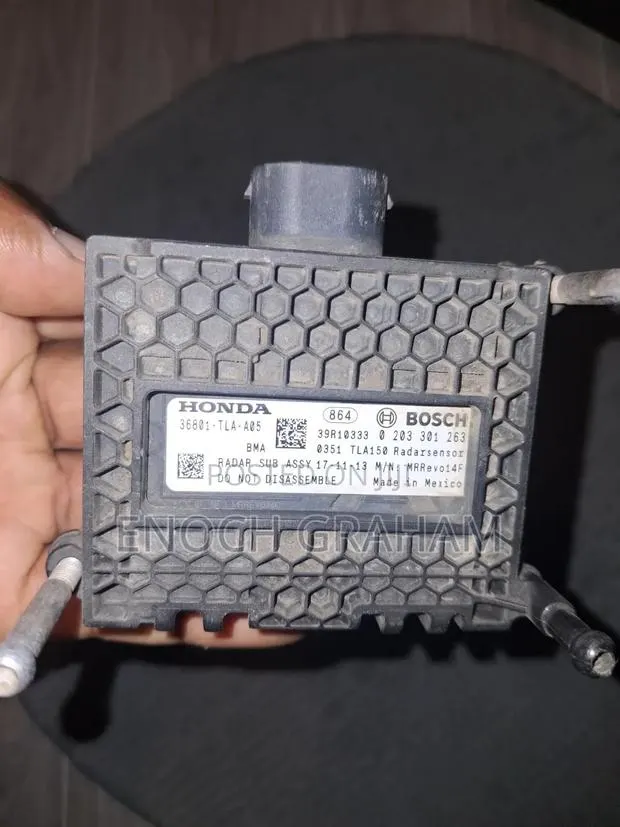 Honda CRV Radar Sensor 18-2022 · Photo 1