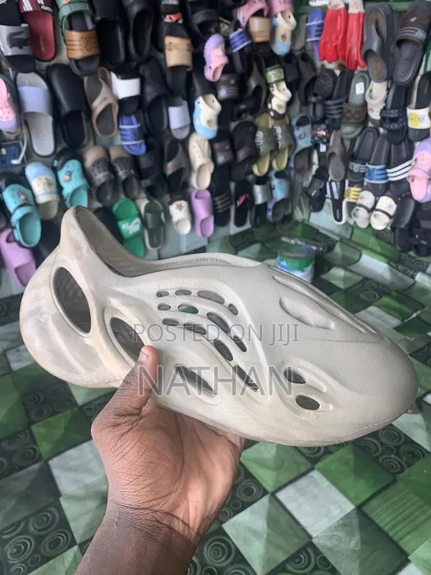 Adidas Yezzy Foam Runner · Photo 1
