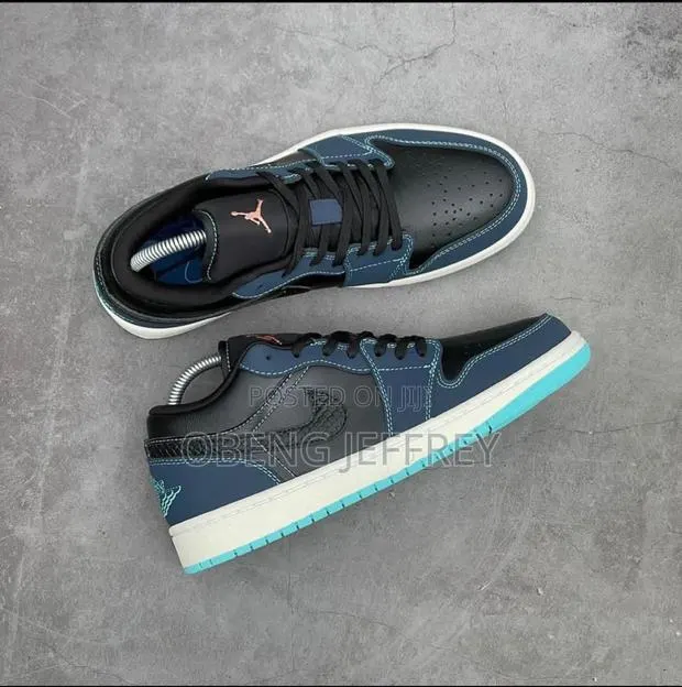 Original Nike Jordan 1 Low Midnight Navy · Photo 1