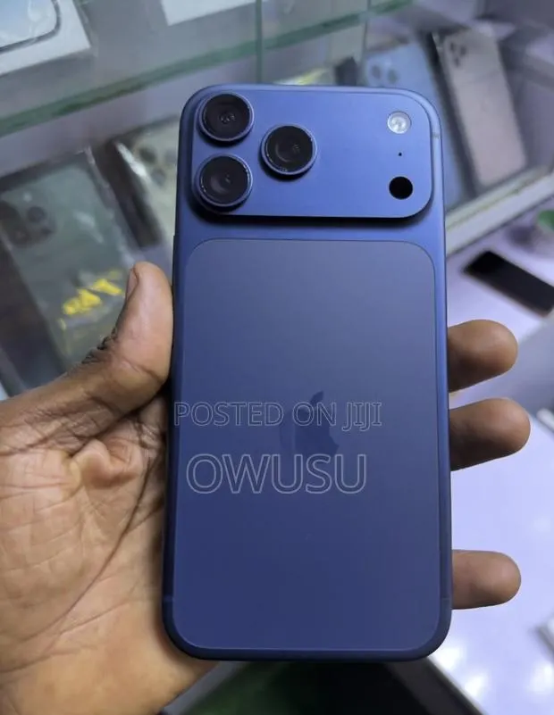 Apple iPhone 17 Pro Max 512 GB Blue · Photo 1