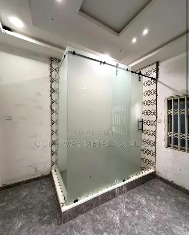 Bathroom Glass Enclosure · Photo 1