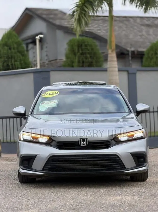 Honda Civic Sport CVT 2024 Silver · Photo 1