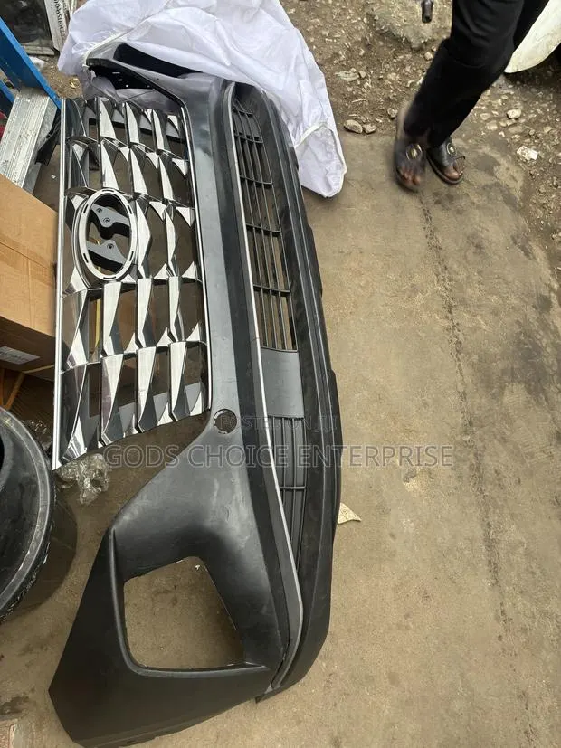 Complete Front Bumper Tucson 2022-2024 · Photo 1