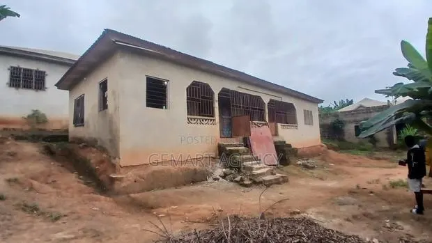 3bdrm House in Nkawkaw, Kyidom,, Kwahu West for sale · Photo 1