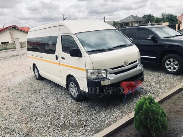 Toyota Hiace Rental (14 Seater)