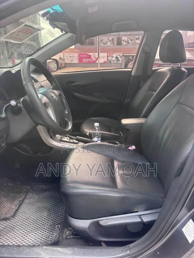 Toyota Corolla 2010 Gray · Photo 1