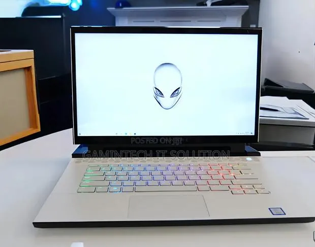 Laptop Alienware M17x R2 16GB Intel Core i7 SSD 512GB · Photo 1