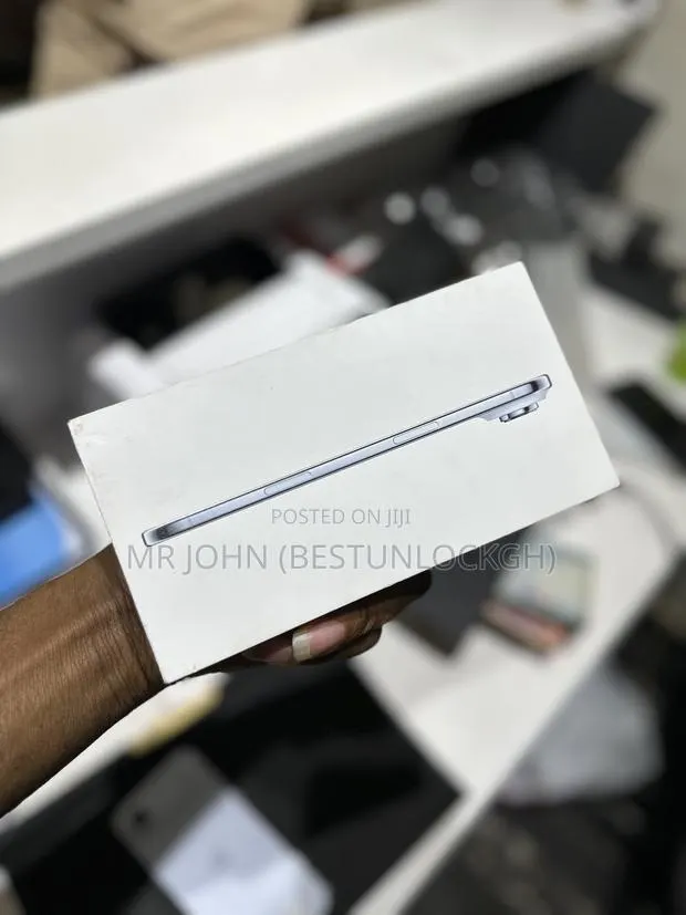 New Apple iPhone Air 256 GB Gold · Photo 1