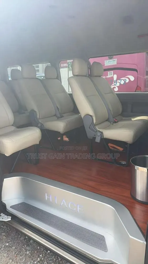 Toyota HiAce 2014 Grey · Photo 4